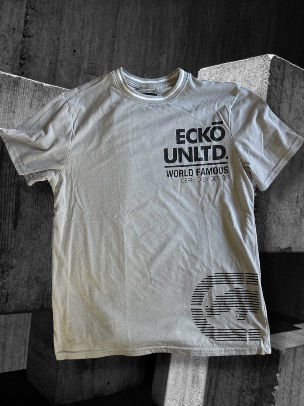 Ecko Unltd World Famous Graphic T-Shirt Gray Large L